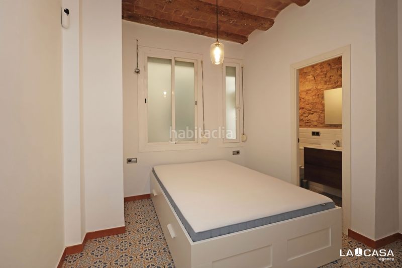 Foto 3d8d6c87-d6cd-420a-a72f-10f98e6deae8. Pis a Raval Barcelona
