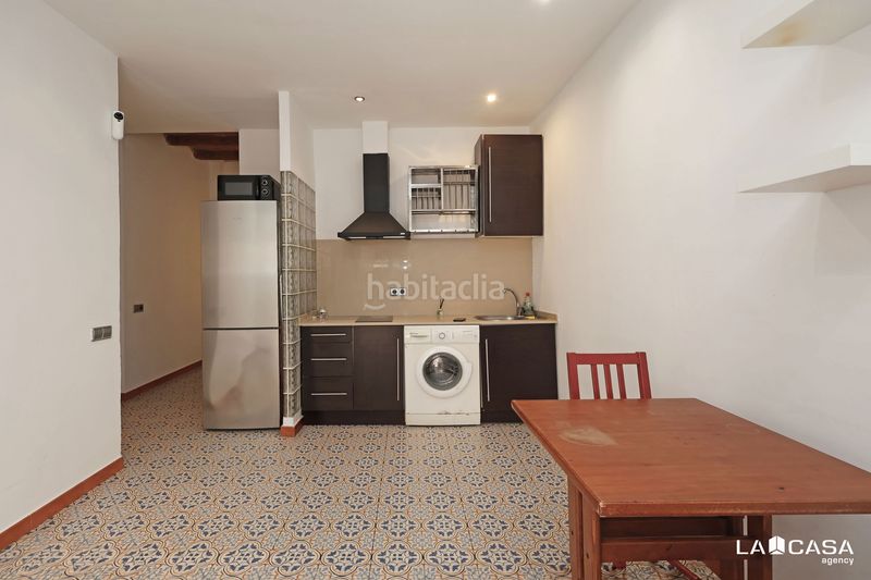 Foto e5dab53e-84e3-4d25-bc12-ebfedd648d09. Pis a Raval Barcelona