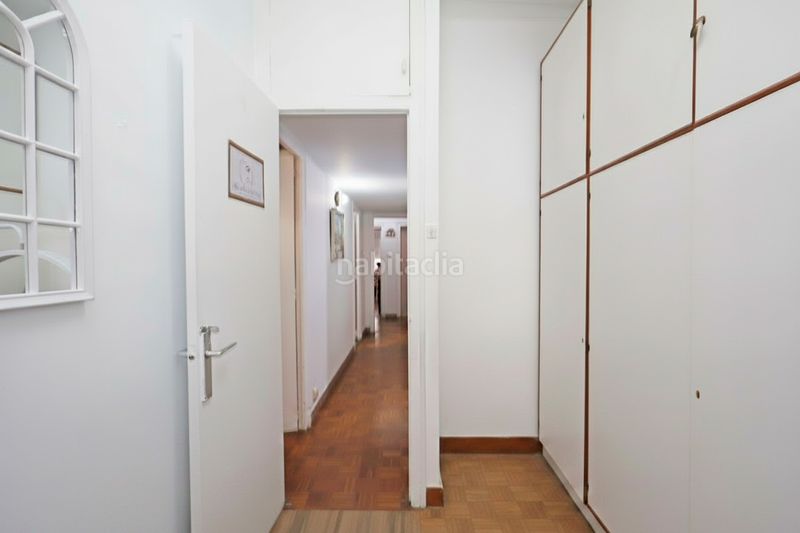 Foto 2bd3ad0f-51c5-4755-a177-e0028c80cdb1. Piso en Sant Antoni Barcelona