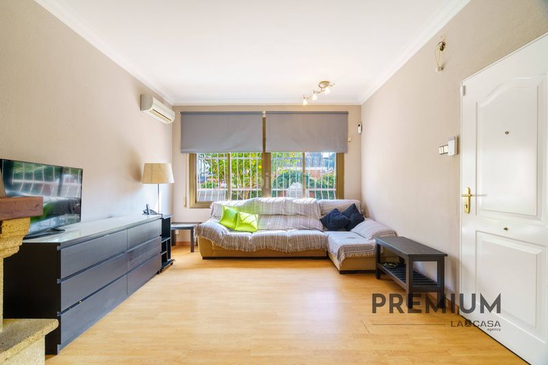 Foto 57b0e216-78f6-4979-be0d-26c5d238c04f. Casa amb aparcament a Can Bou Castelldefels