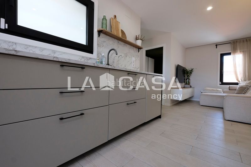 Foto 45771f18-326e-4475-8008-71e0ba9c5d22. Àtic amb calefacció a Porta Barcelona