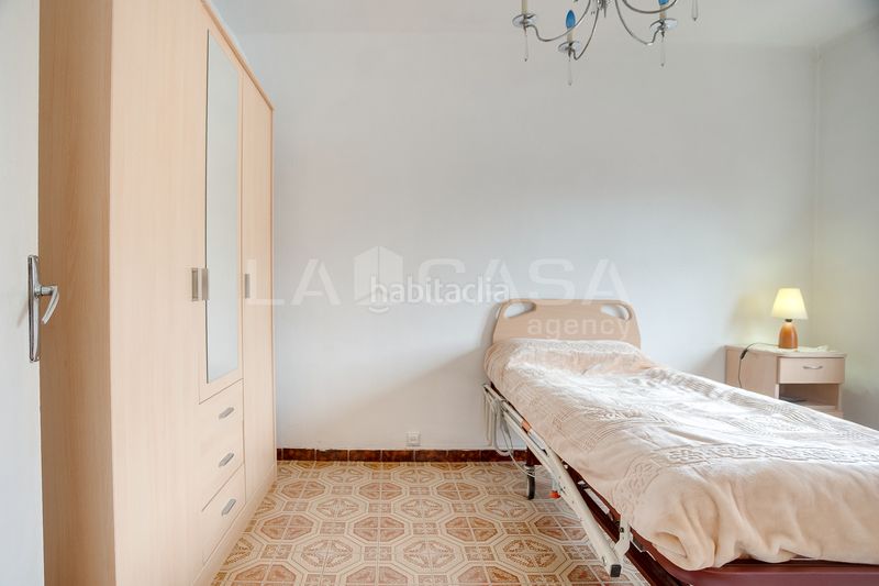 Foto bcb7daa3-b4d2-4543-810f-2d0cb49176a4. Pis a El Besòs Sant Adrià de Besòs
