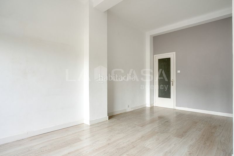 Foto 4ab0c784-dd69-4a08-b138-2fff50a7405e. Pis a Provençals del Poblenou Barcelona