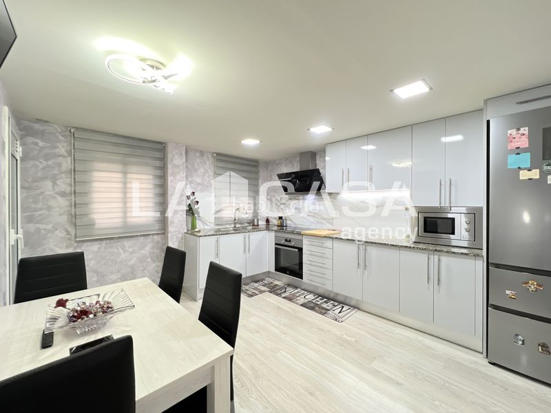Foto f7dd1b64-9de4-4c12-b1a9-79eb4a4147f4. Piso en Sant Llorenç Terrassa