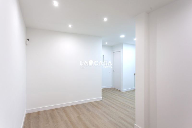 Foto 90fa1340-4a90-48f6-9cc8-583e86df7250. Local comercial a Vista Alegre Castelldefels