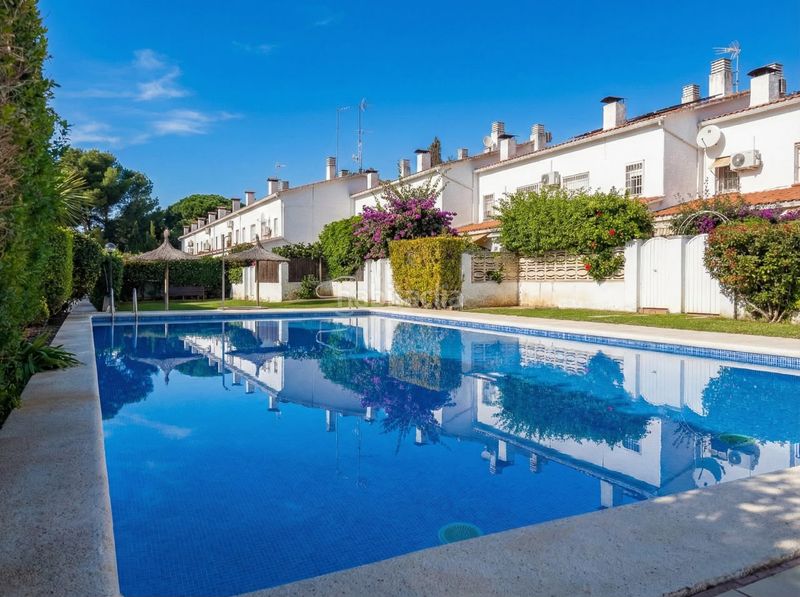 Foto 92013ccc-5210-49bb-adbb-2473cad67cf0. Casa adossada a Bellamar Castelldefels