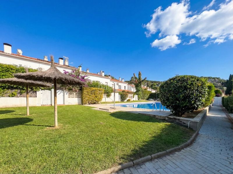 Foto b838fed8-2372-4eb3-bb1f-67f1c5b541b6. Casa adossada a Bellamar Castelldefels