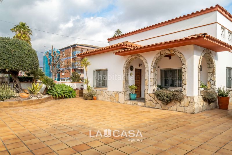 Foto e3816582-d602-44ce-8ee0-9f804233888f. Casa amb calefacció aparcament piscina a Lluminetes Castelldefels