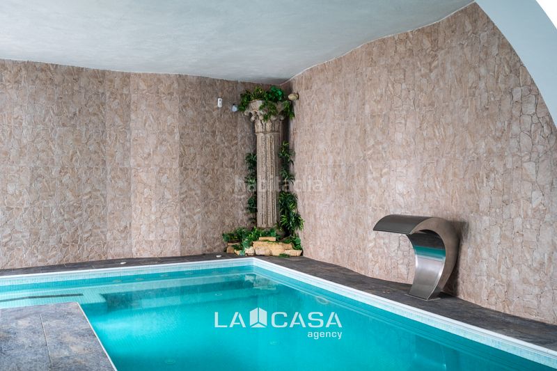 Foto f672d62e-f20d-4e87-9424-09099bc855f2. Casa amb calefacció aparcament piscina a Lluminetes Castelldefels