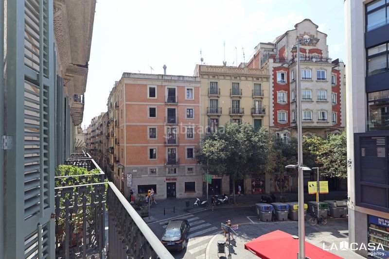 Foto 598a8a76-8ae0-403f-b34f-2178ad75c0a5. Pis a Raval Barcelona