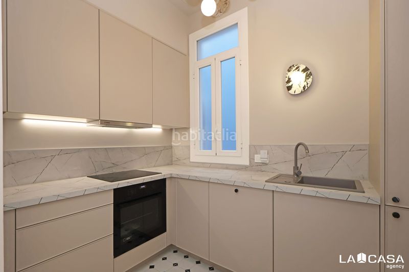 Foto fa8c21c8-d01d-49ae-a55e-c92ae8f02d66. Pis a Raval Barcelona