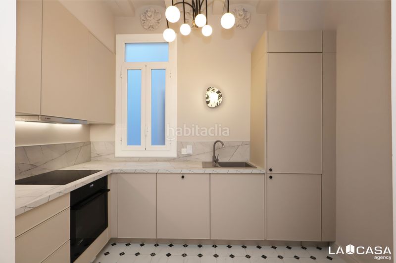 Foto 3b138487-65f0-4aa6-8ccd-2fa616a2c520. Piso en Raval Barcelona