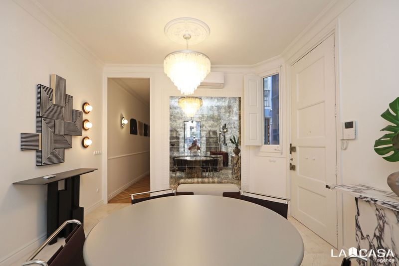 Foto b16cd2f7-4a38-4675-955d-cb1215460ba8. Piso en Raval Barcelona