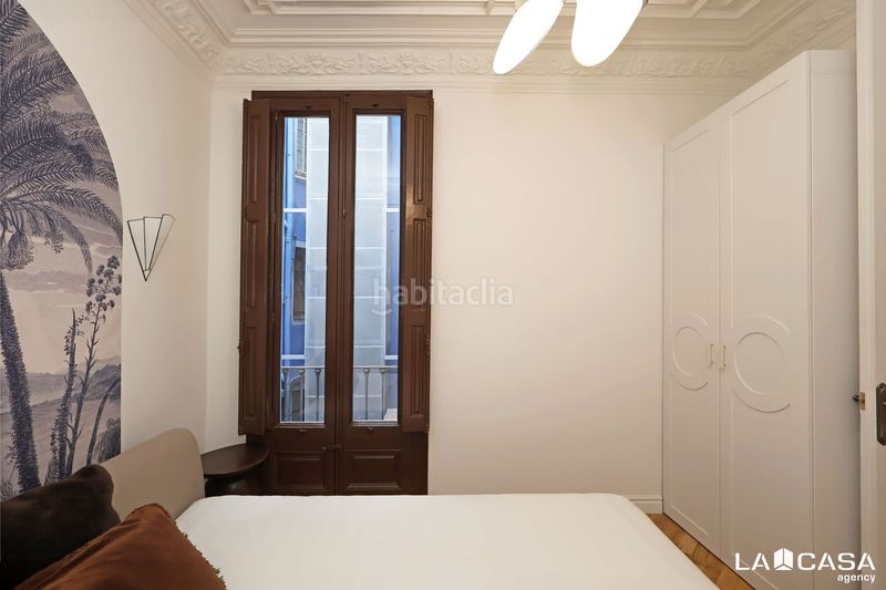 Foto d8e94893-ca4e-44b2-bc90-d41b209adfc1. Piso en Raval Barcelona