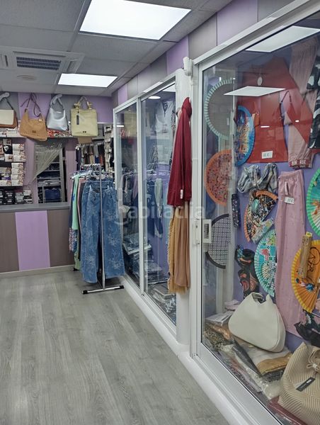 Foto 16314f55-9a6f-4479-b42f-073c4580b79c. Local comercial a La Gavarra Cornellà de Llobregat