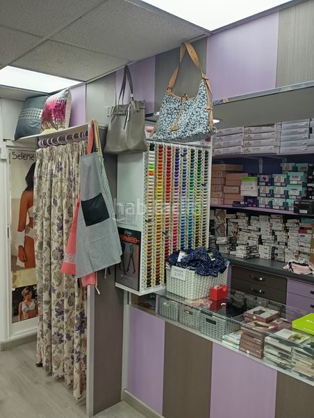 Foto 5f7ca986-62ff-460b-a387-ceab232cdaa7. Local comercial a La Gavarra Cornellà de Llobregat