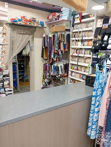 Foto 999575c3-71e0-4ab9-8381-a82da75aee14. Local comercial a La Gavarra Cornellà de Llobregat