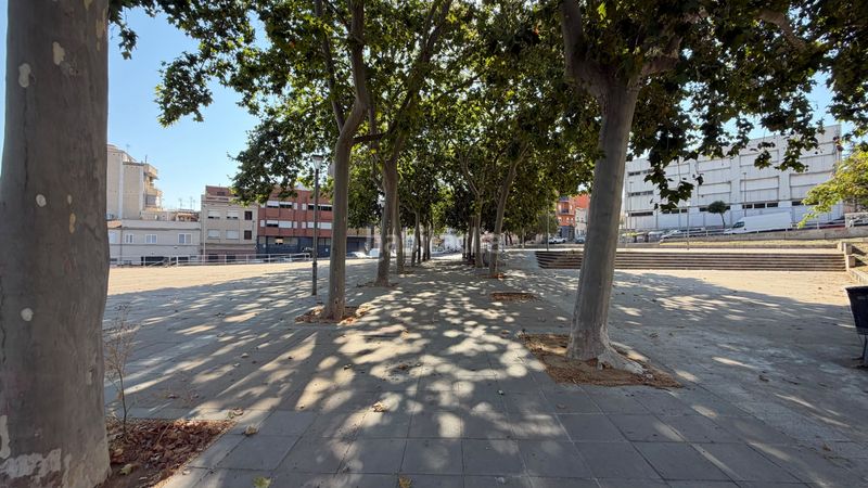 Foto 445a38fb-a711-408b-abbe-bd6f3cbf8373. Local comercial a Lloreda Badalona