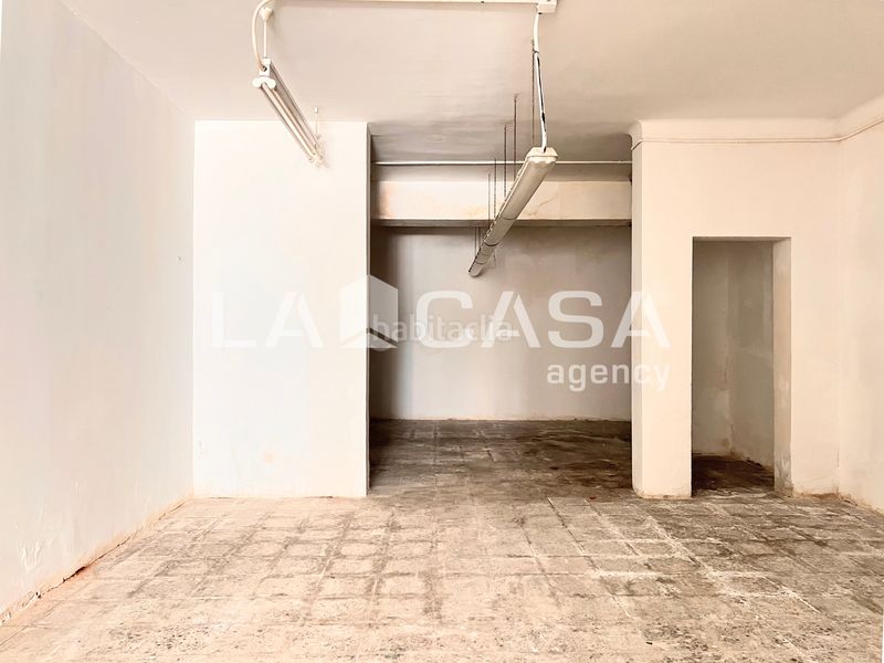 Foto 0b485cb3-7b93-4731-b2c1-a9019e6a15a0. Local comercial a La Salut Badalona