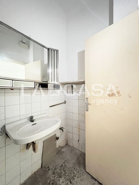 Foto 39adc4ba-c7cf-4e4a-bc97-f52d94ebc4ac. Local comercial a La Salut Badalona