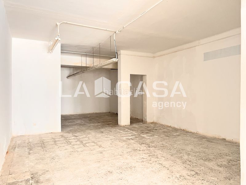 Foto 437ca9c6-c114-4895-b7d2-0f3388217741. Local comercial a La Salut Badalona