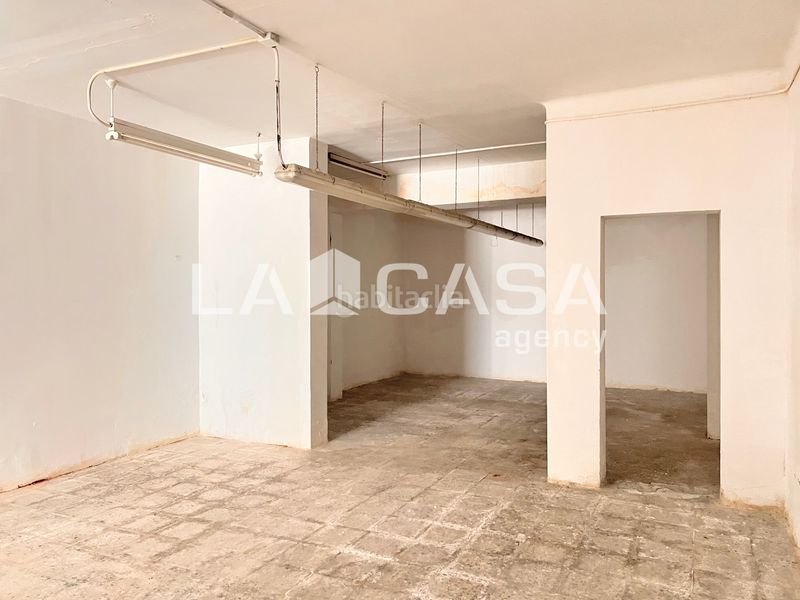 Foto 61ff64f4-534e-4ba5-98aa-dfbae46ca5b9. Local comercial a La Salut Badalona