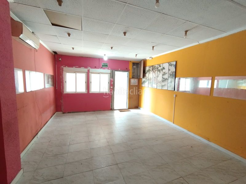 Foto f8abb03b-1c84-46f6-a80f-dae8f98c662d. Local comercial a Sant Ildefons Cornellà de Llobregat