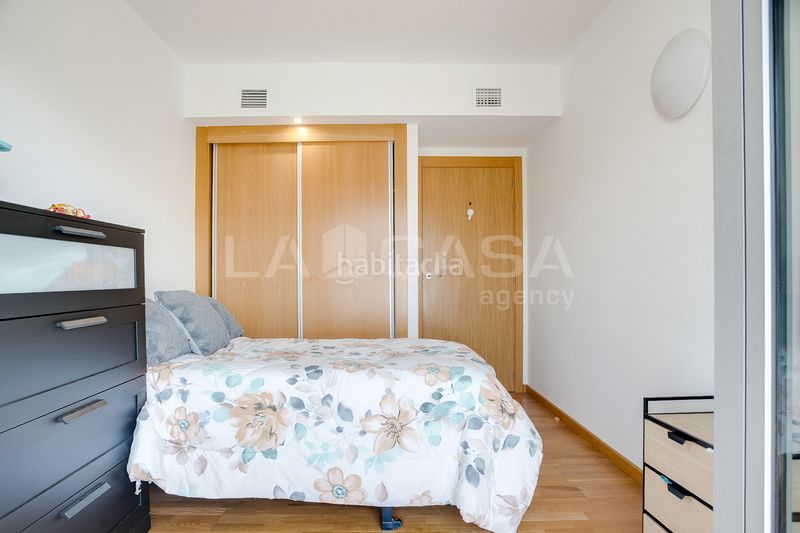 Foto d1832b53-887d-4320-8faa-286a4dea574c. Pis amb calefacció aparcament a La Catalana Sant Adrià de Besòs
