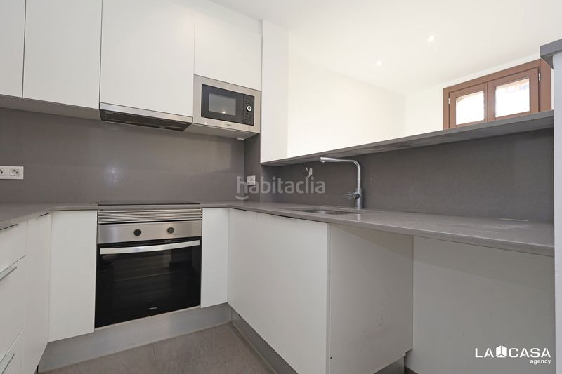 Foto b34183c4-64b5-40ed-879e-e04266313c2b. Pis a Sant Antoni Barcelona
