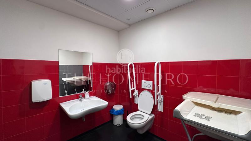 Foto d120574f-8f43-4f0a-a9dc-e11e1874eaa0. Traspàs local comercial amb calefacció a L´Antiga Esquerra de l´Eixample Barcelona