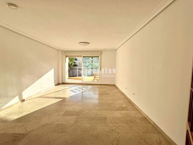 Foto 1f29e501-ab58-4496-b3cb-b367a5d434b6. Appartamento con piscina in Playamar - Benyamina Torremolinos