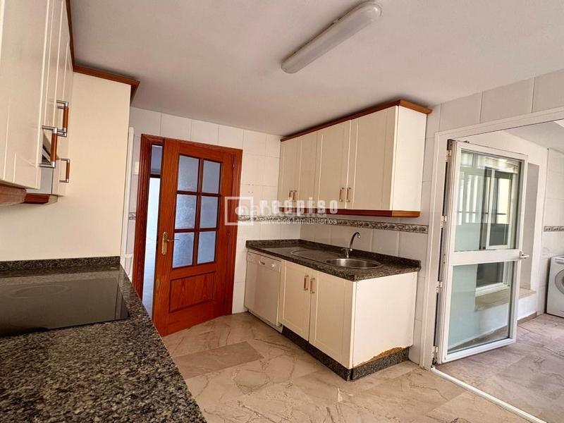 Foto 835593a6-c8f3-41e3-9a13-0ea87445e51b. Appartamento con piscina in Playamar - Benyamina Torremolinos