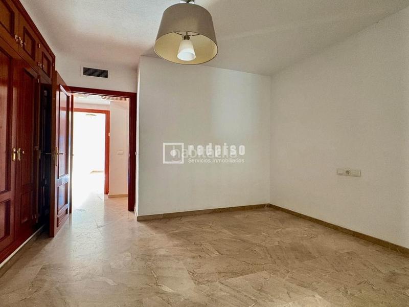 Foto c36a6cf8-49ac-419b-912d-65d3f66369a1. Appartamento con piscina in Playamar - Benyamina Torremolinos