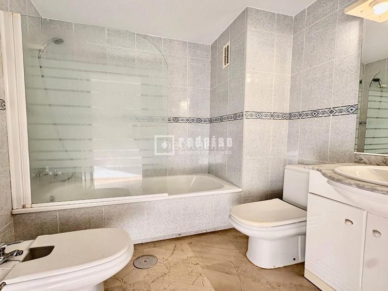 Foto fec2ed12-a785-4367-8a79-ec73198fdd00. Appartamento con piscina in Playamar - Benyamina Torremolinos