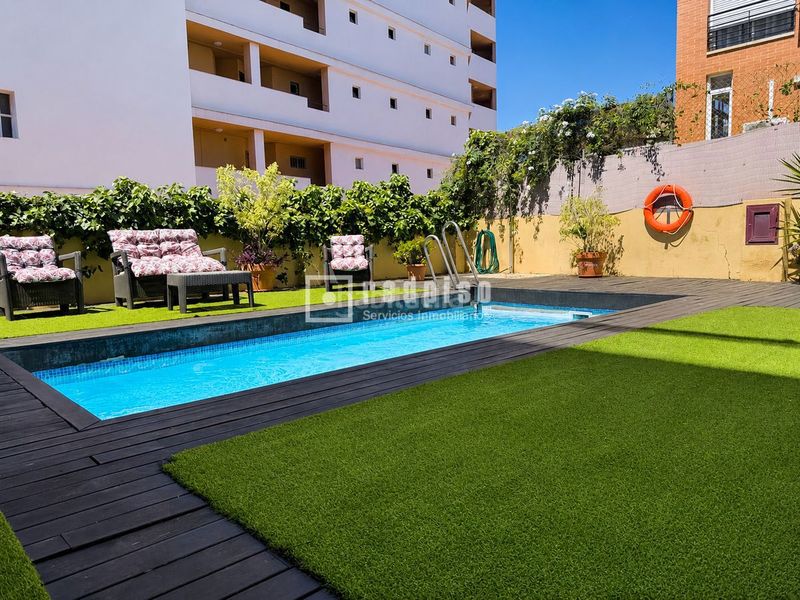 Foto cf6f63d3-bd40-42d4-910a-1073f2d3e9b1. Àtic amb aparcament piscina a Calvario Torremolinos