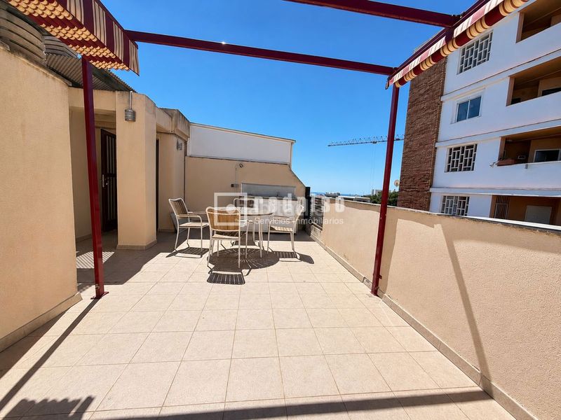 Foto e3436e47-c6c3-4032-a029-e08f00e5bc32. Àtic amb aparcament piscina a Calvario Torremolinos