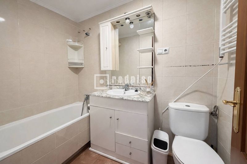 Foto b888b0af-8bd6-48c9-be95-cfd0e1f3a7b7. Pis a Ayuntamiento Torremolinos