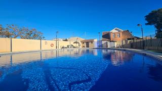 Casa adosada en Calle calle mingotes 29. Estupendo adosado de dos plantas más solarium en los nietos.