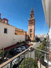 Casa adossada en Carmona. Vivienda nica en calle san pedro, carmona  ubicacin inmejorabl