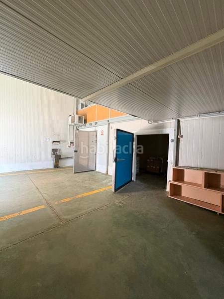 Foto 012d5a50-1ed8-4c73-af64-5905a2f9d6fd. Bâtiment à usage industriel avec chauffage dans Carmona