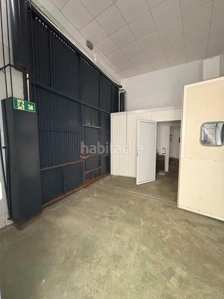Foto 10dc1d52-0a70-48e7-8545-9d4d9d1aa964. Bâtiment à usage industriel avec chauffage dans Carmona