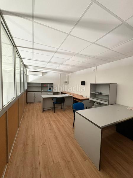 Foto 13587d2b-94c5-4b54-96c1-a00769849ae2. Bâtiment à usage industriel avec chauffage dans Carmona