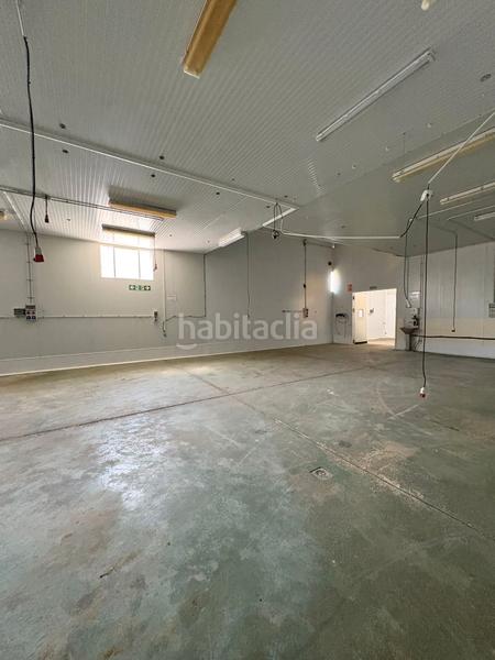 Foto 6a33459b-68ef-4c21-a1c6-6930018c5253. Bâtiment à usage industriel avec chauffage dans Carmona