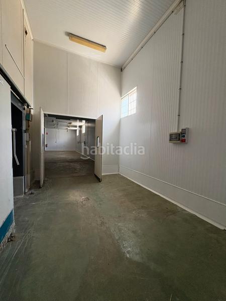 Foto 851c024e-d0ee-47b7-9f0d-41ddbc540ebe. Bâtiment à usage industriel avec chauffage dans Carmona