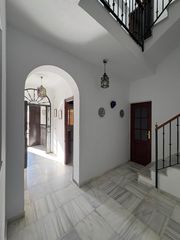 Rent Semi detached house in Carmona. Casa adosada en alquiler para empresas