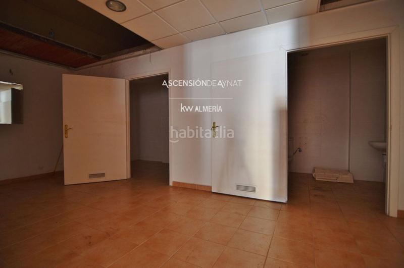 Foto 69c58d66-c098-40b0-b406-1bccdca7a1b7. Alquiler local comercial  en esquina calle hermanos pinzón esquina con calle doctor barraquer en Almería