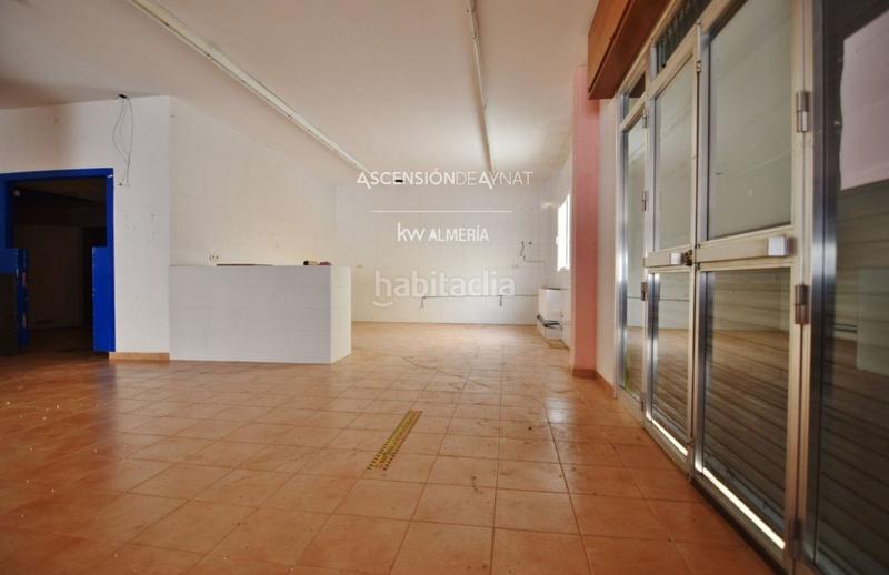 Foto 800c77cc-929b-4792-a064-d8b4ca079c70. Alquiler local comercial  en esquina calle hermanos pinzón esquina con calle doctor barraquer en Almería