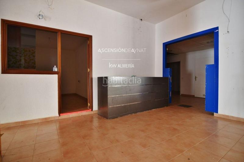 Foto fbc5cc56-1381-446b-b7a4-25a4b9951228. Alquiler local comercial  en esquina calle hermanos pinzón esquina con calle doctor barraquer en Almería