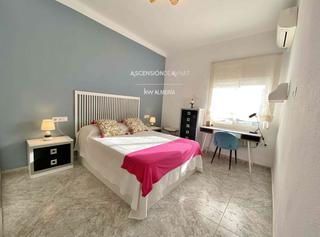 Miete Etagenwohnung  Altamira. Vivienda reformada en alquiler temporal en el centro de almería