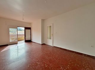 Piso  Avenida manuel salmeron. Piso reformado con ubicación privilegiada en berja